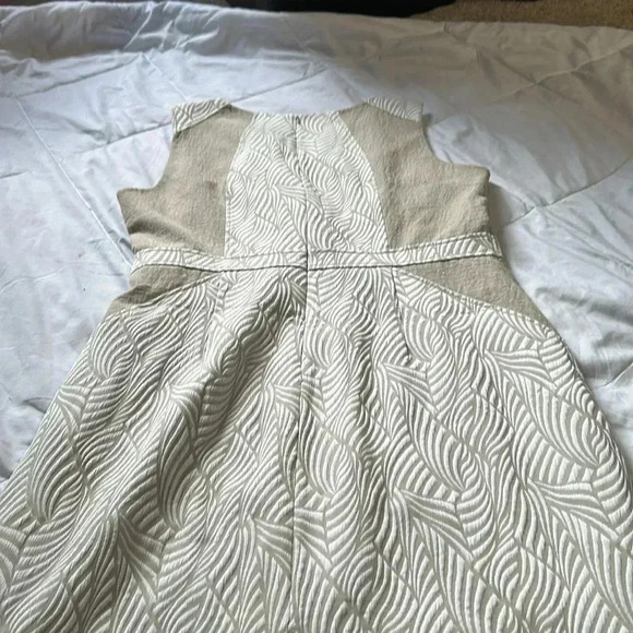 Dana Buchanan tan and cream sleeveless lined dress size 12 - Picture 6 of 7